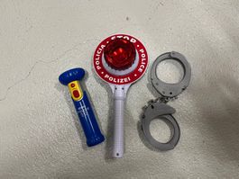 Polizei Spielzeug Set: Handschellen, Lampe, Kelle – Top!
