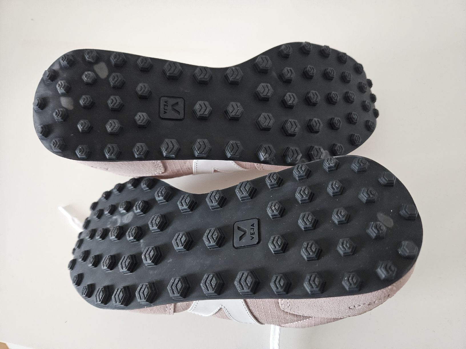 Veja Damenschuhe: Sneaker von Veja – Neu und originalverpackt aus Möriken AG von sst_hpf6 1