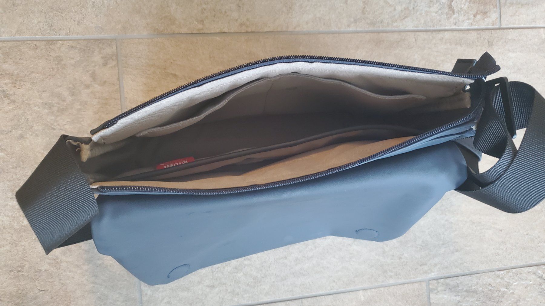 Zwei Borse: Zwei Umhängetasche CARGO CA60, blau metallic – Nuovo (secondo la descrizione) da Interlaken venduto da mar_65xg 1