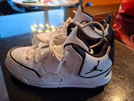 Jordan Turnschuhe gr 32