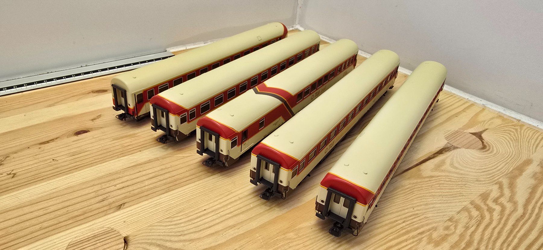 Roco Modelleisenbahnen: Roco TUI-Ferien-Express 5teilig – Neu (gemäss Beschreibung) aus Büsserach von ModellbahnDepot 4