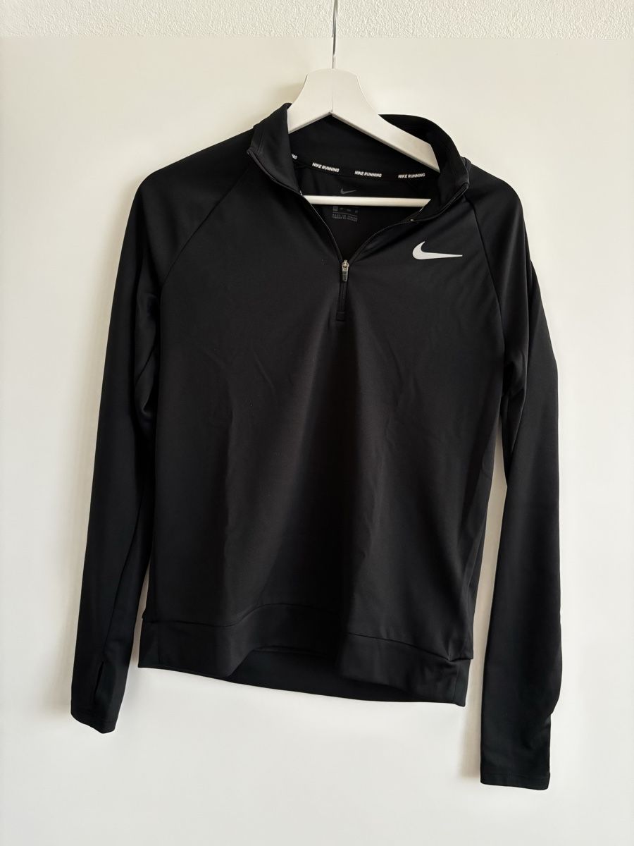 Nike Top: Nike Gym Top – Nuovo (secondo la descrizione) da Basel venduto da sop_h98w