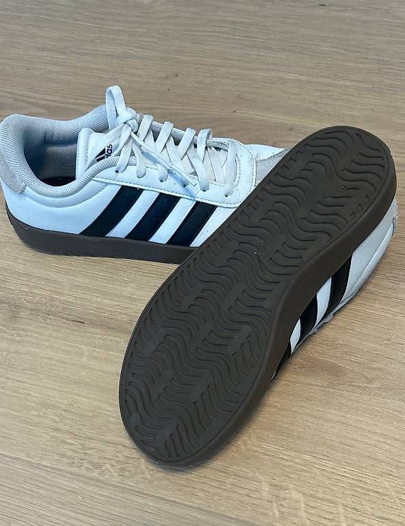 Chaussures garçon: Adidas Gr34 – D'occasion à Männedorf par Brunei03 1