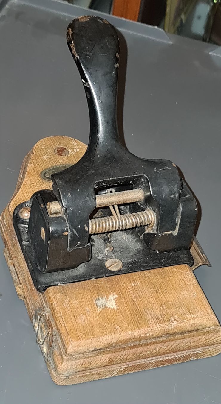 Leitz Tutti gli attrezzi: Machine à trou vintage. – Usato da Cortaillod venduto da signep 1