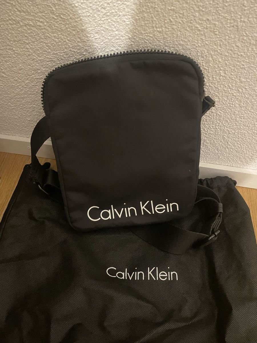Calvin Klein Borse: Umhängetasche  – Usato da Ebikon venduto da van_qg5n 1