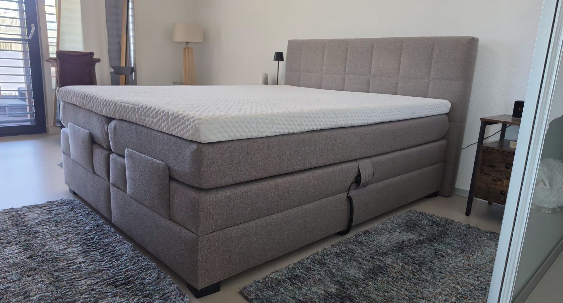 Letti: elektrisch verstellbares Boxspringbett mit Bettkasten – Usato da Bülach venduto da hoppelmel 1
