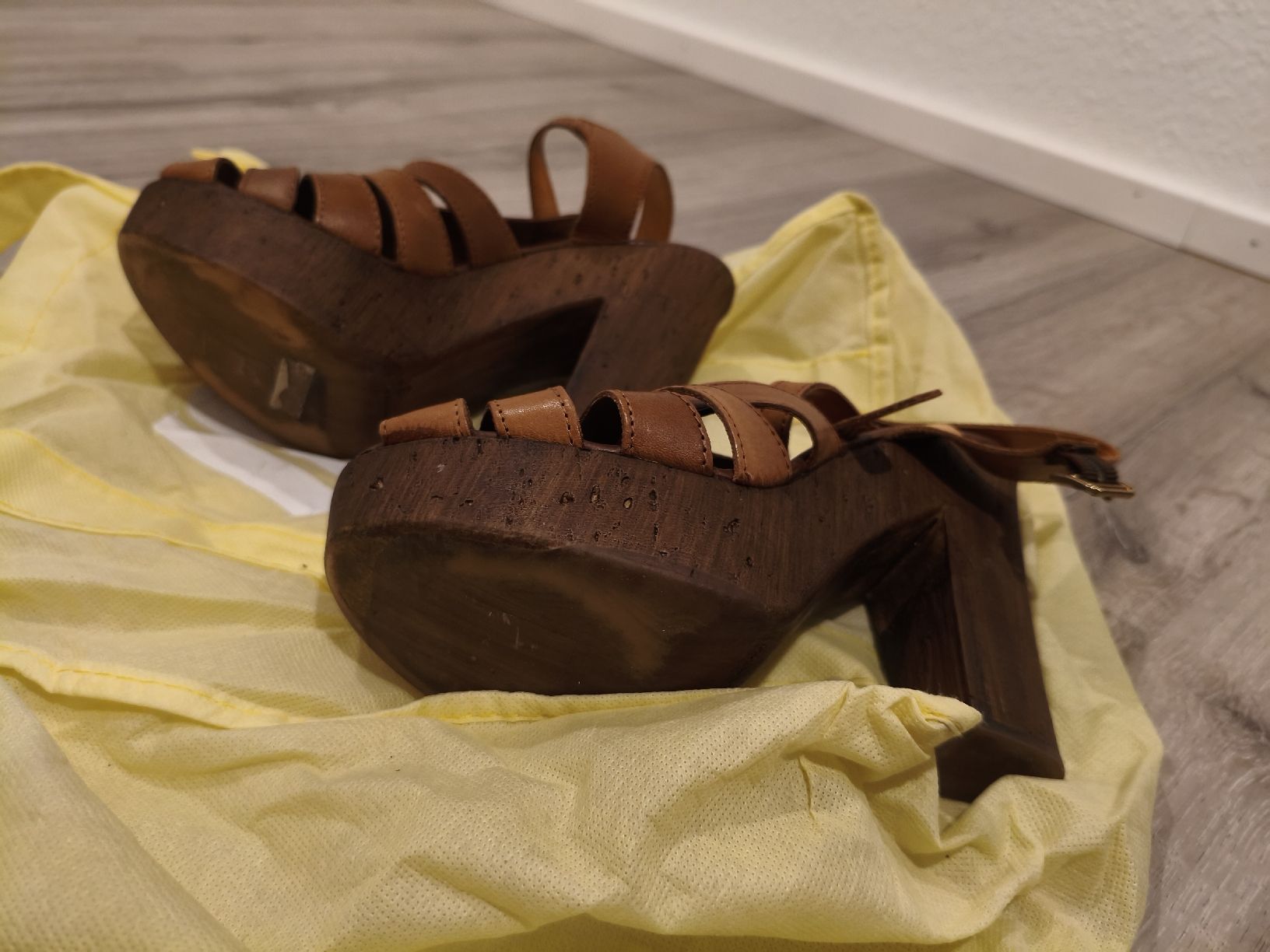 Scarpe da donna: Scarpe numero 38 Bata – Usato da Bioggio venduto da OresteIronix