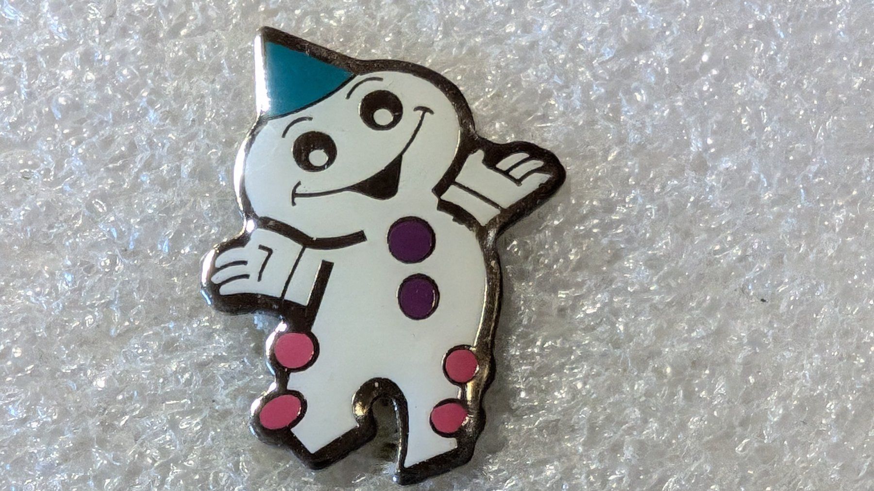 Plaketten & Abzeichen: Ansteckpin 220: Maga Bio – Gebraucht aus Oppligen von Pin-Fall-Shop