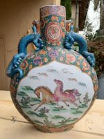 China Vase, mit Drachen Pferden bemalt