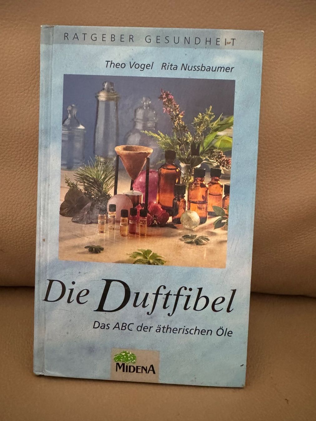 Libri: Die Duftfibel - Das ABC der ätherischen Öle, Top Zustand! – Usato da Neftenbach venduto da Rose40