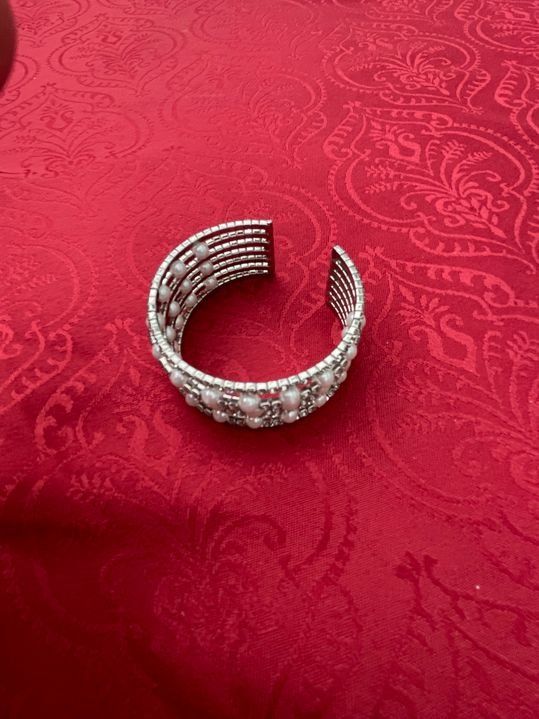 Armbänder & -reifen: Armband mit Perlen – Gebraucht aus Bergdietikon von antovale 1