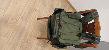 Rucksack grün mit vielen Fächern gebraucht Zustand