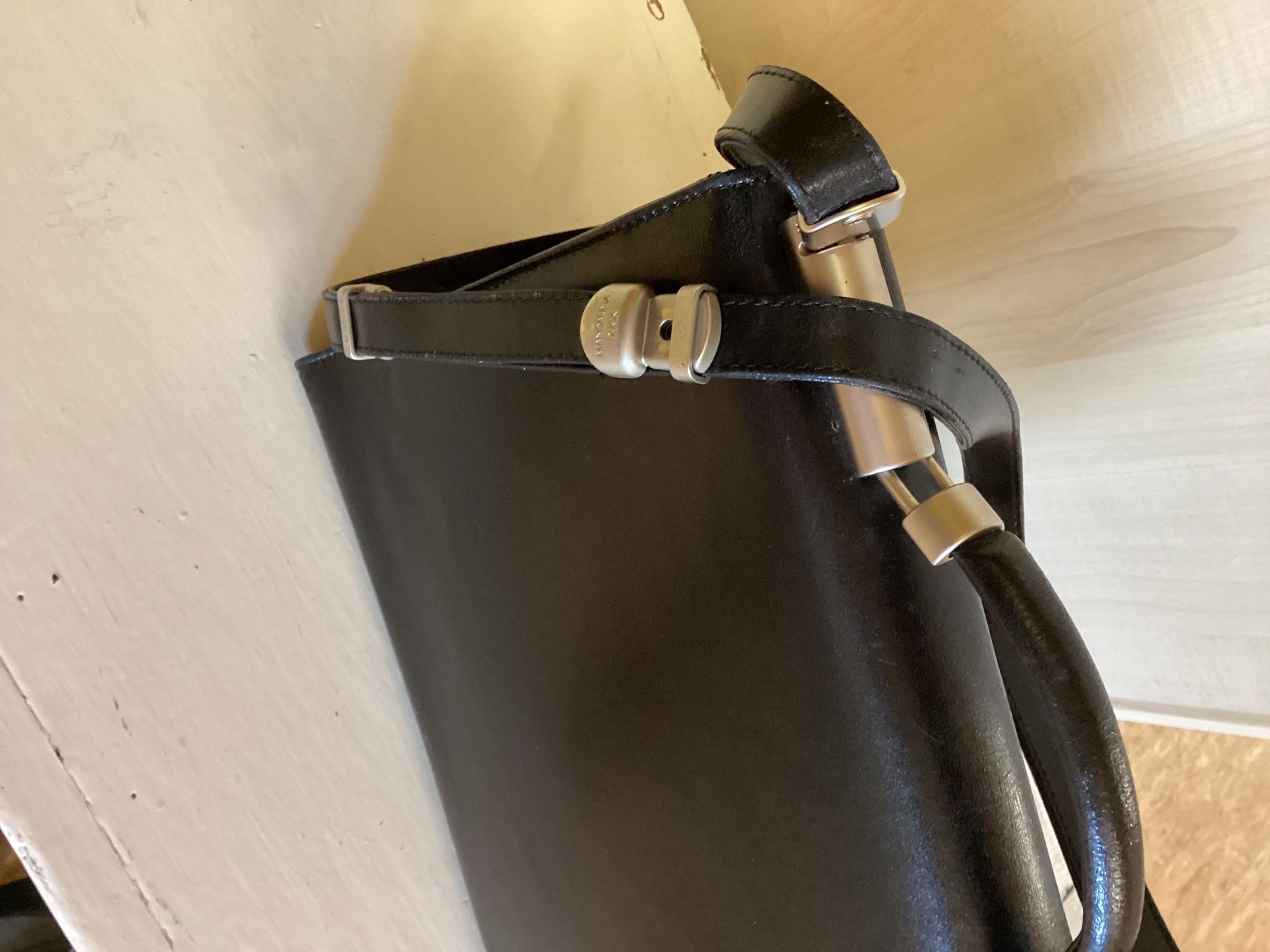 Mandarina Duck Sacs femmes: Handtasche schwarz Mandarina Duck – D'occasion à Eggersriet par Menara 4