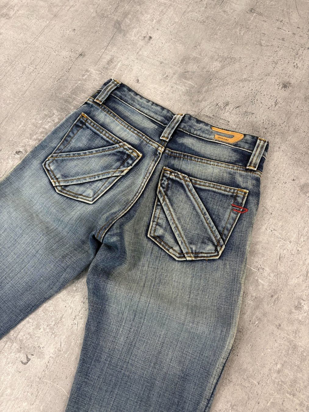Diesel Jeans: Vintage Diesel Bootcut Flared Jeans (S) – Nuovo (secondo la descrizione) da Werdenberg venduto da hase.vintage 2
