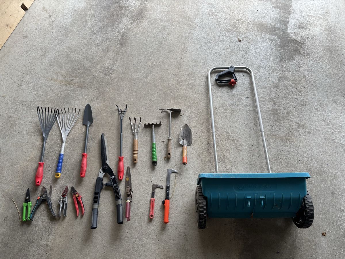 Tutti gli attrezzi: Set d’outils de jardins – Usato da Neyruz FR venduto da papillon710