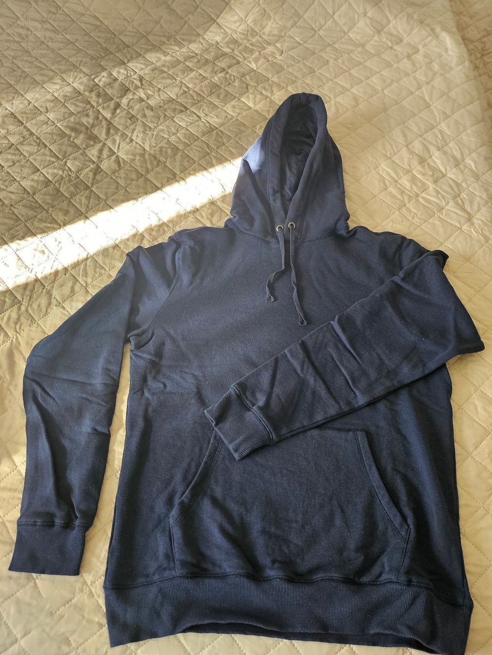 Pulls & Sweat-shirts: Herren Kapuzenpullover mit Kängurutasche Gr. L – D'occasion à Solothurn par Doc62