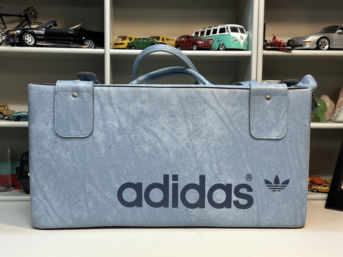 Adidas Taschen: Adidas Tasche hellblau Vintage – Gebraucht aus Wädenswil von HobbyZimmer