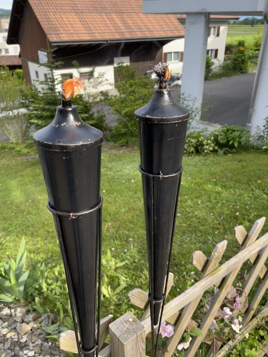 Candele: 2 schwarze Fackeln mit Citronellaöl – Usato da Rottenschwil venduto da gle81 1