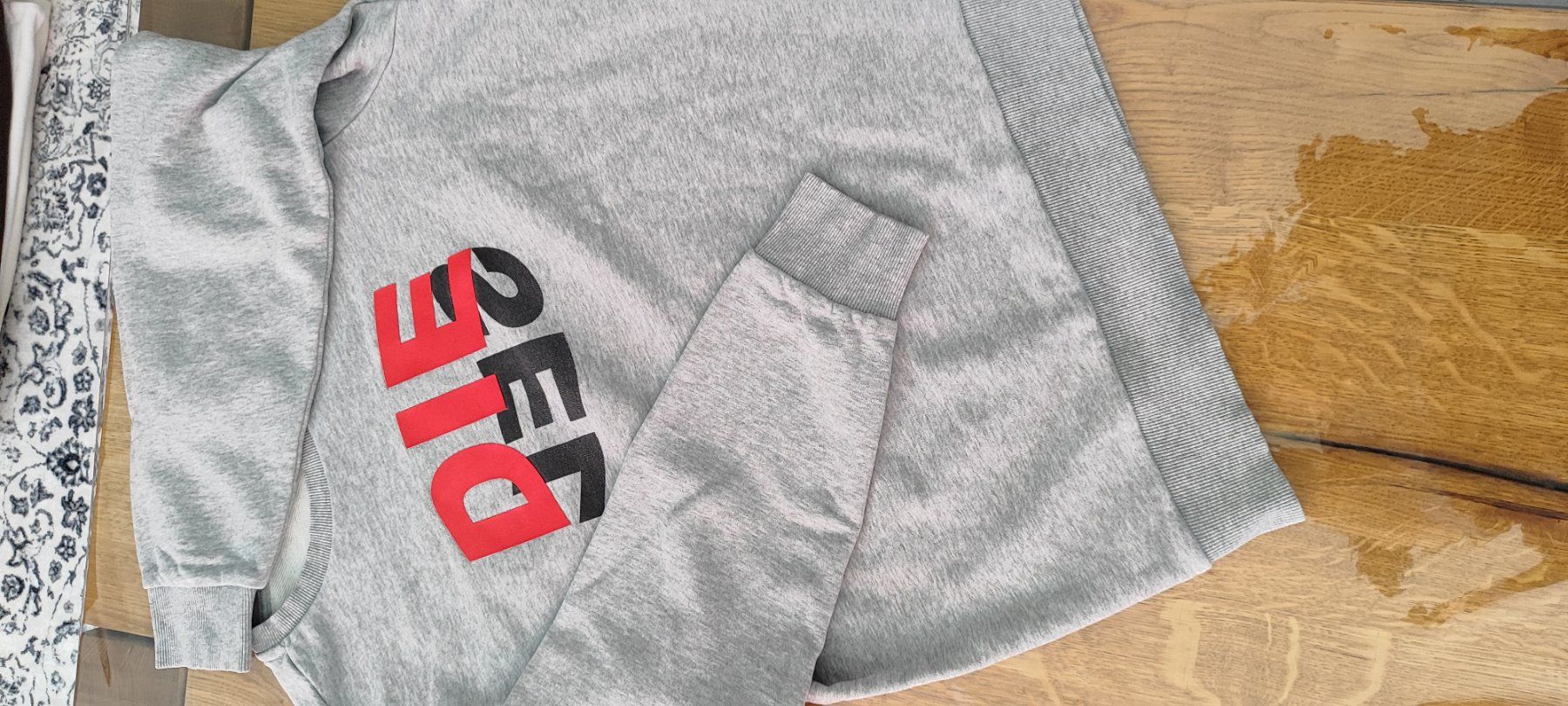 Lotti di vestiti: Hoodies kleiderpaket – Usato da Chur venduto da djovanna 9
