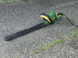 Taille-haie électrique OKAY : prêt pour le jardinage de prin