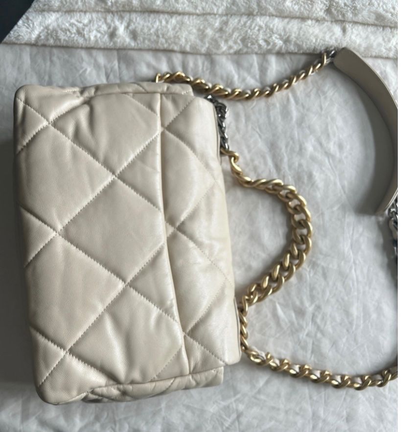 Chanel Taschen für Damen: Chanel 19 Small Creme Leder Top Zustand – Neu (gemäss Beschreibung) aus Bassersdorf von habibi06 6