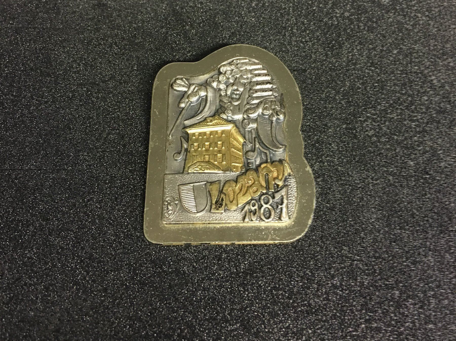 Placchette & Badge: Luzerner Komitee B Plakette 1987 Luzern – Usato da Obernau venduto da Wgnom