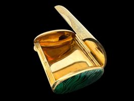 Guillochiertes Golddösli mit Malachit 18k 4x3x1.5cm *S2180
