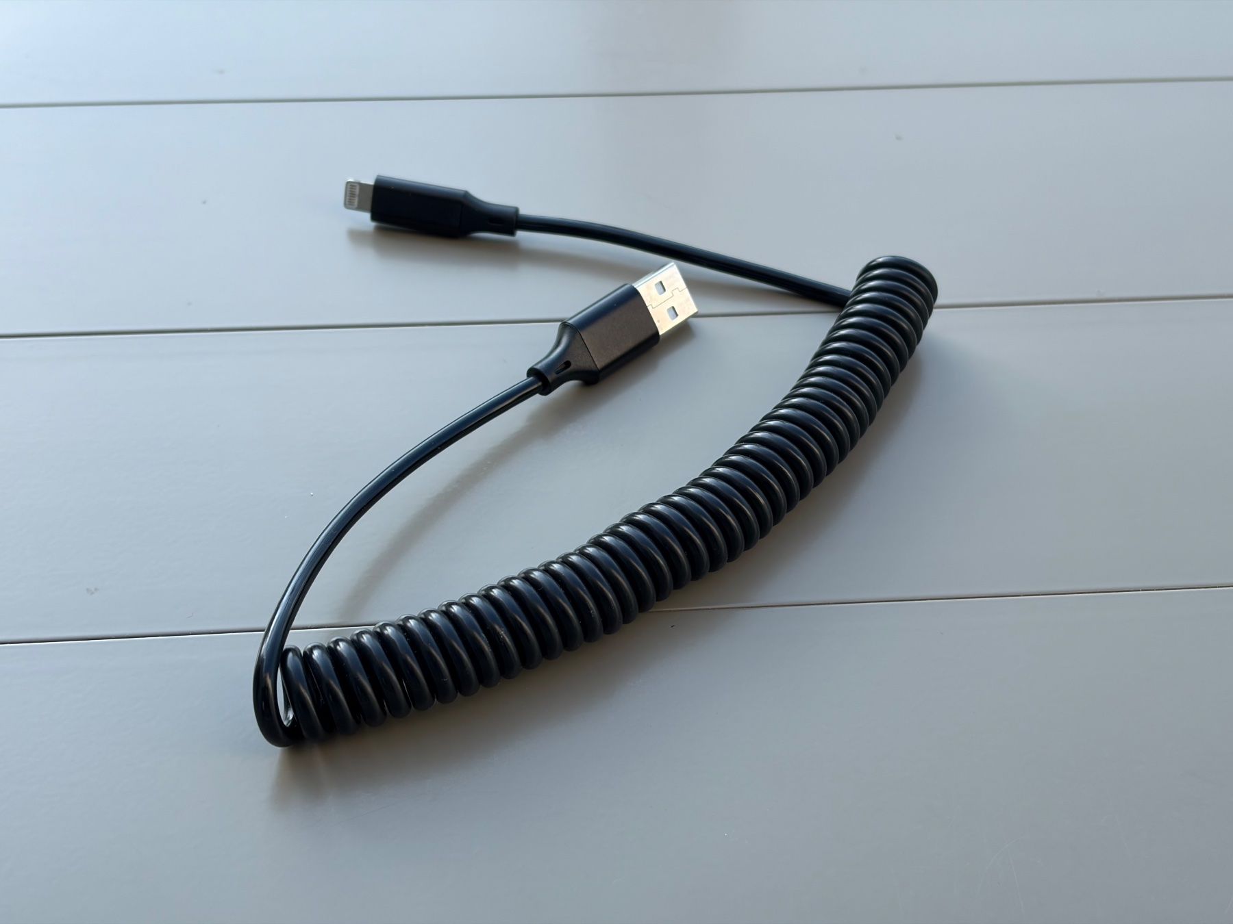 Cavi: Cable spirale USB to Lightening – Usato da Les Monts-de-Corsier venduto da Sandok