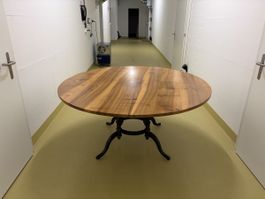Prächtiger Esstisch, Esstisch, Holztisch, runder Tisch