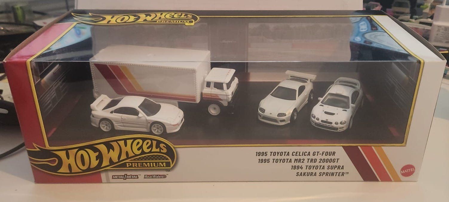 Hot Wheels Modellini d'auto: HOT WHEELS PREMIUM COLLECTOR SET TOYOTA – Nuovo e nell'imballaggio originale da BULLE venduto da 2FINGERSCH