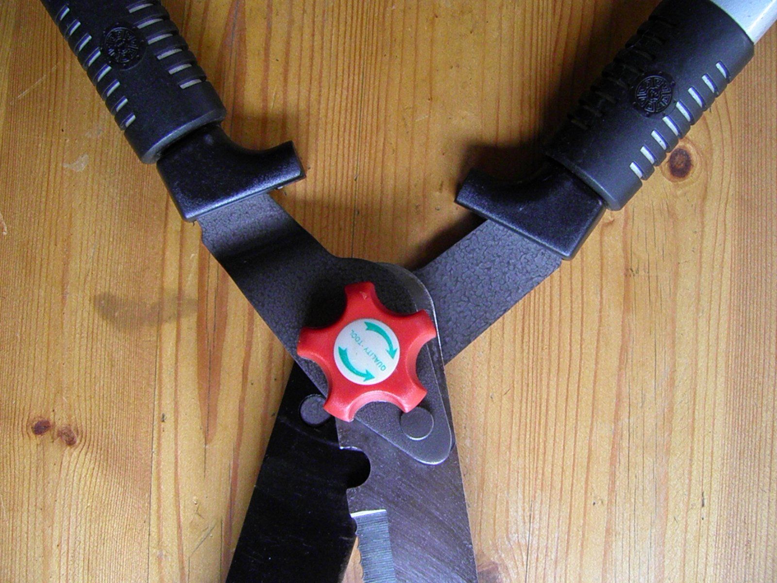 Tutti gli attrezzi: Grosse Hand - Heckenschere – Usato da Triesen FL venduto da Trigon 4