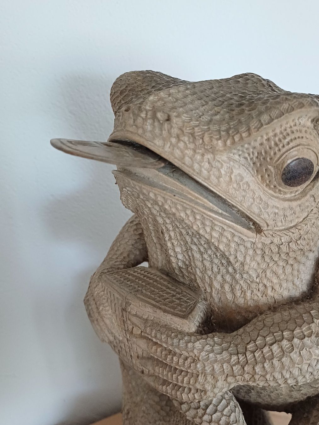 Skulpturen & Statuen: Holzfigur Frosch, handgeschnitzt – Defekt aus Domat-ems von Gr8wood 3