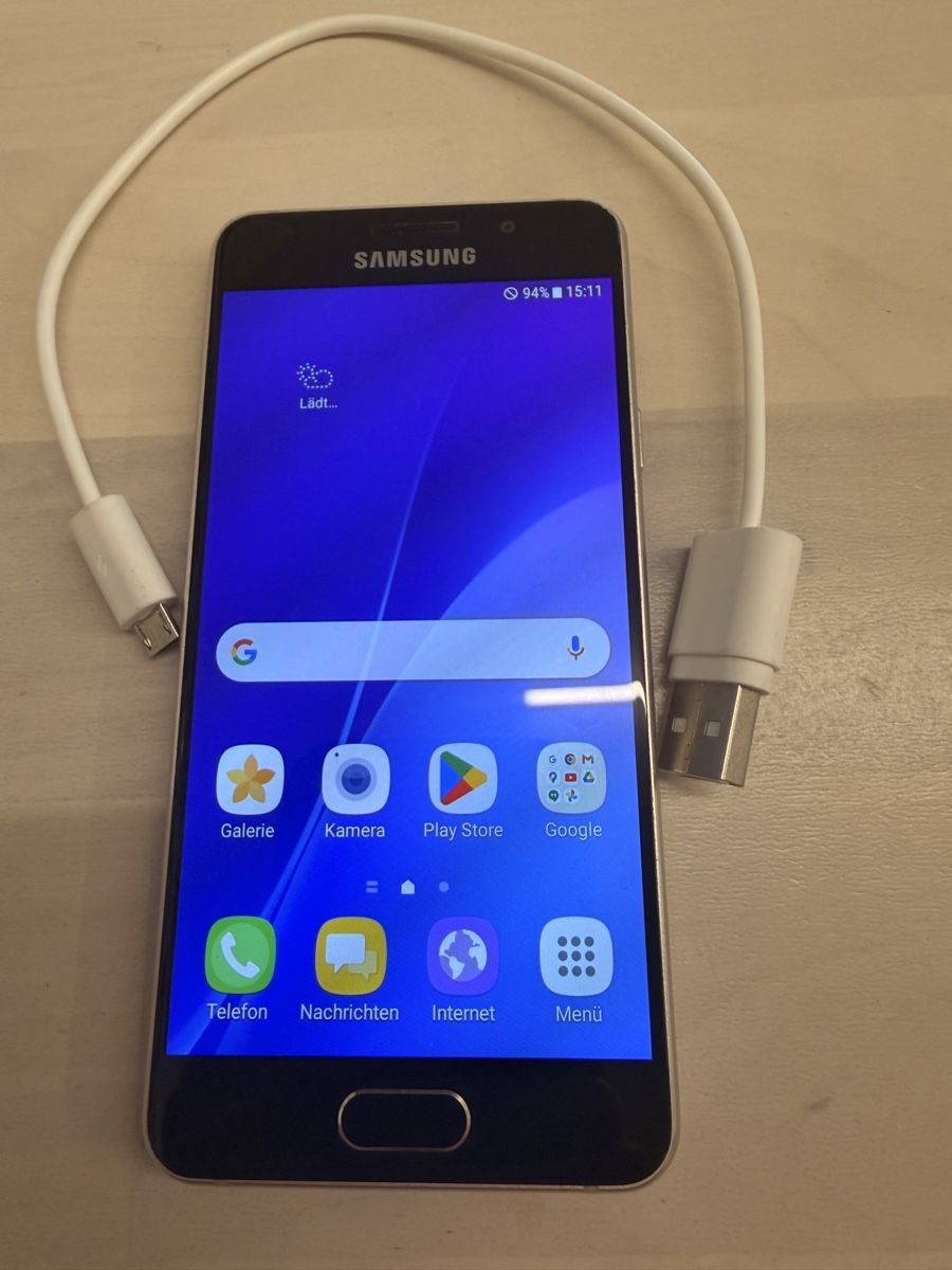 Samsung Telefoni cellulari / Smartphones: Samsung Galaxy A3 16GB – Usato da Gersau venduto da e_dot_and_com