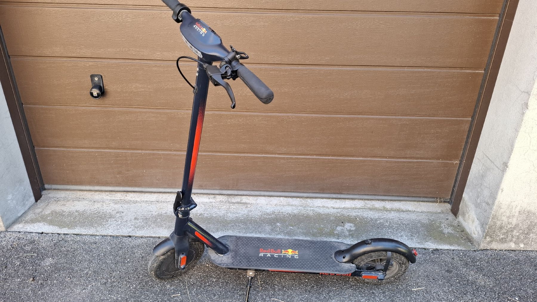 Kickboard: Red Bull Racing E-Trottinett – Usato da Aefligen venduto da nai_8hsv