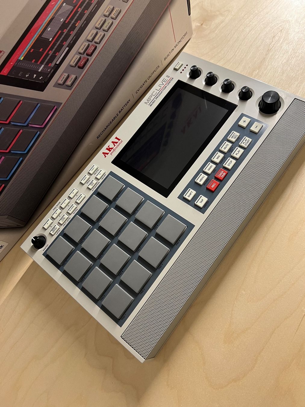Akai Musikinstrumente: Akai MPC Live II Special Retro Edition – Neu (gemäss Beschreibung) aus Basel von  1