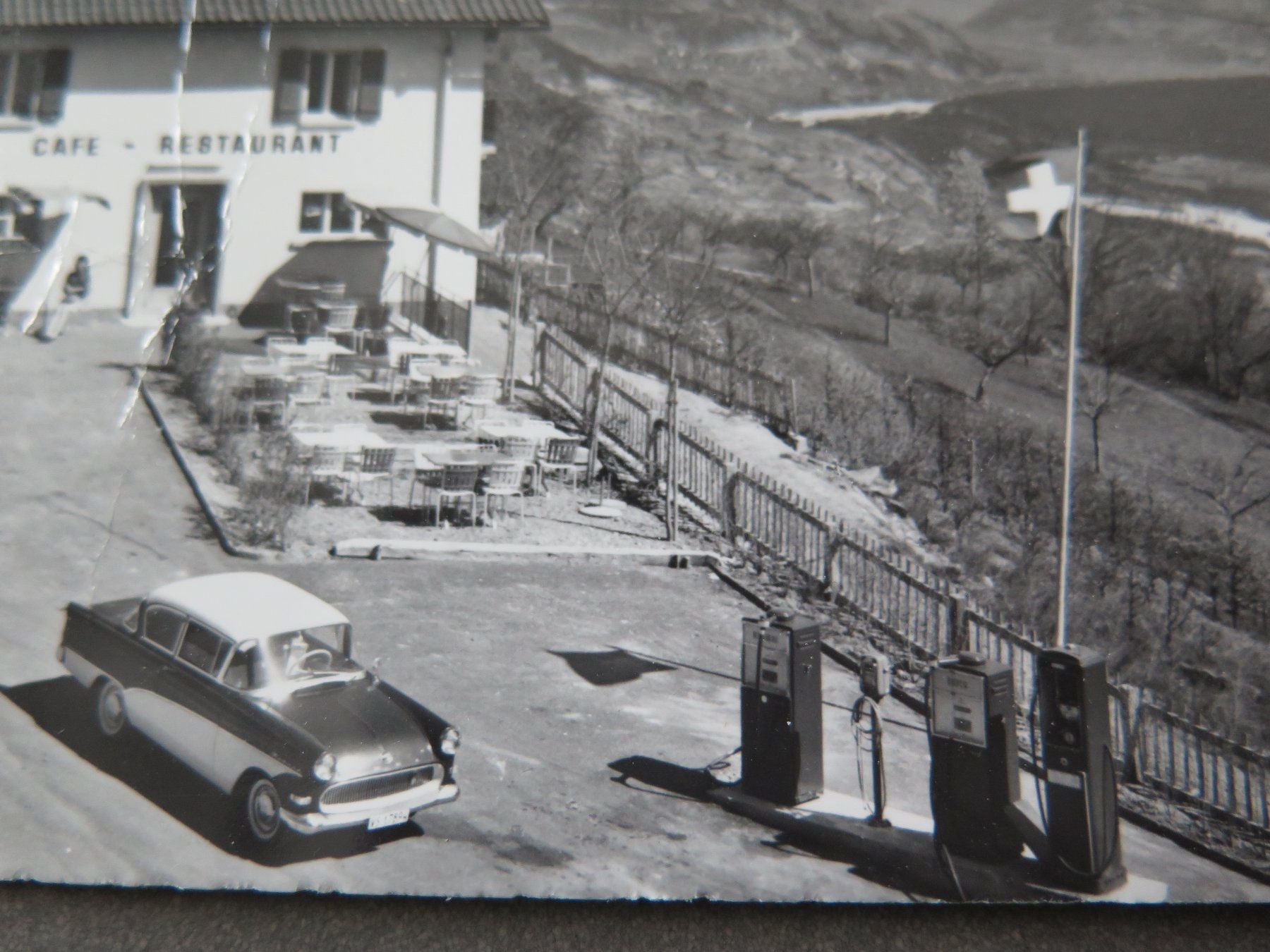 Cartoline postali: MOLLENS S / SIERRE - OLDTIMER - TANKSTELLE – Usato da Wittenbach venduto da lipasal 1