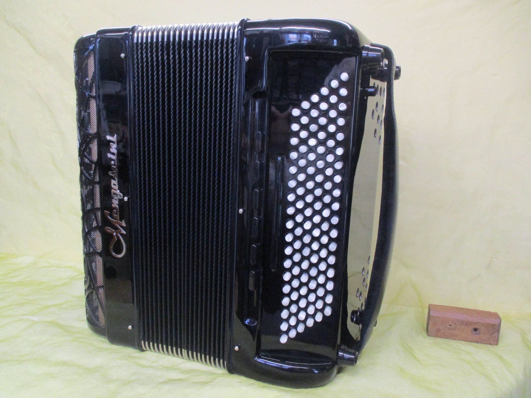 Strumenti musicali: Akkordeon Mengascini Conservatory – Nuovo (secondo la descrizione) da Jegenstorf venduto da Oktavio 3