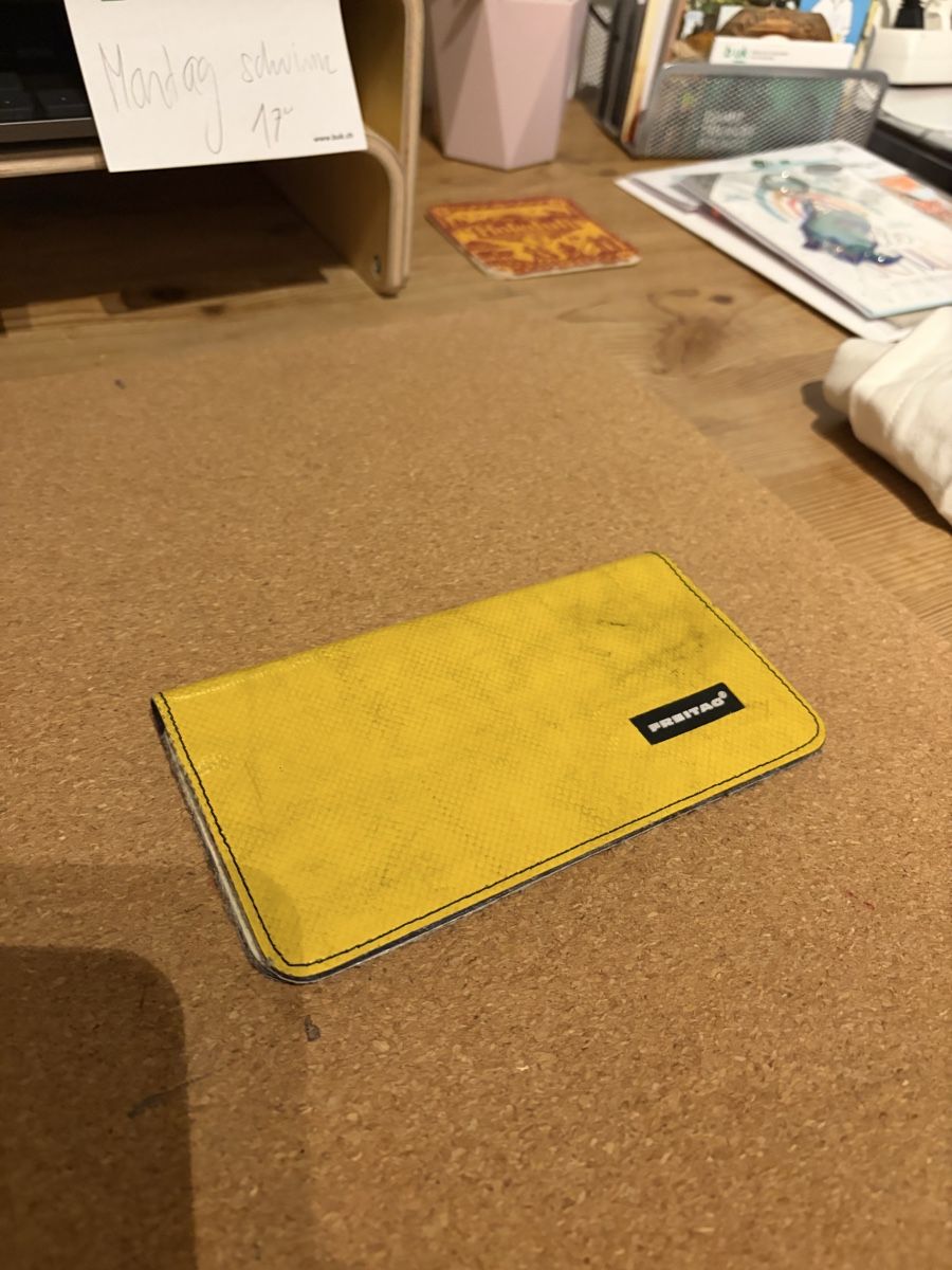 Freitag Taschen: Freitag Handyhülle gelb gebraucht – Gebraucht aus Birsfelden von Fabian0108 3