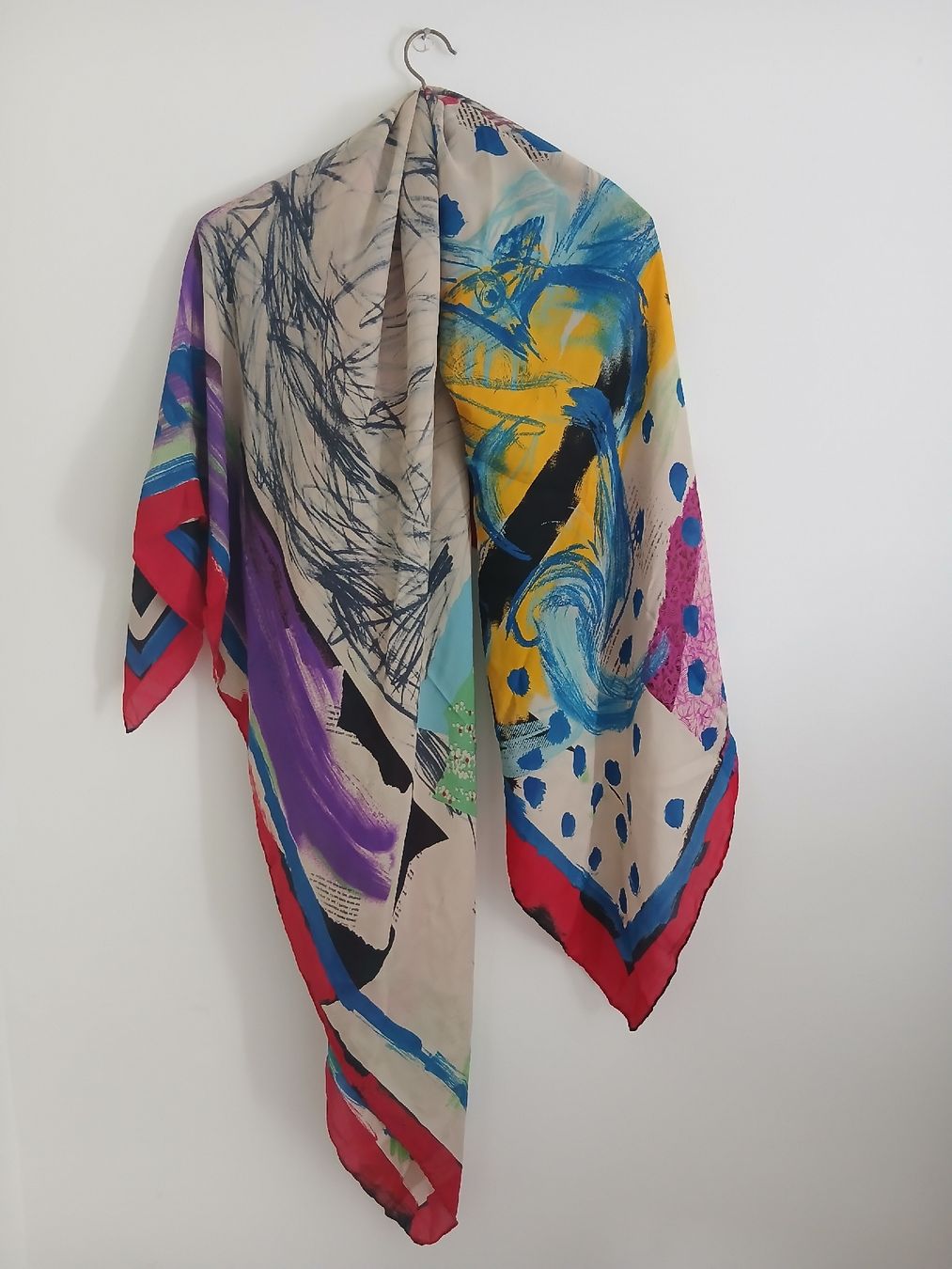 Christian Lacroix Foulard & Sciarpe: Christian Lacroix Silk Square Scarf Large – Nuovo (secondo la descrizione) da Wil SG venduto da tre_g2l7 1