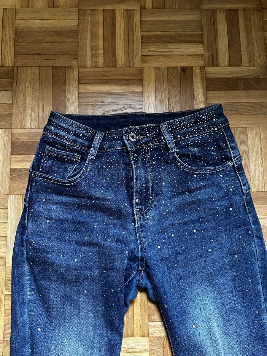 Jeans: Jeans svasati con strass, perfetti per la primavera! – Usato da Villa Luganese venduto da lis_p7cy 1