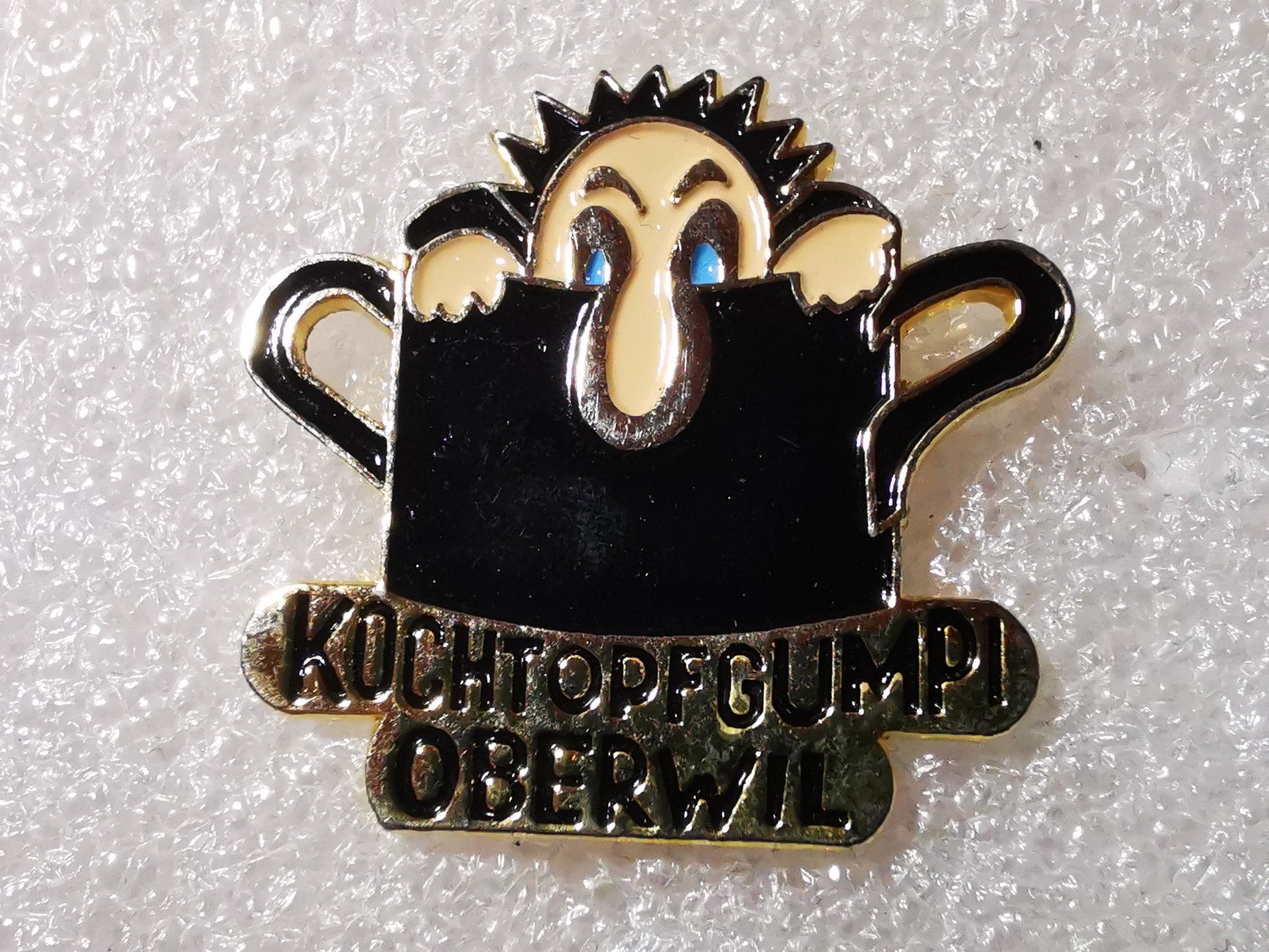 Placchette & Badge: Ansteckpin 10: Kochtopfgumpi Oberwil – Usato da Oppligen venduto da Pin-Fall-Shop