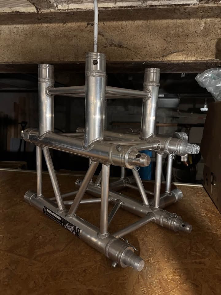 Tralicci: Angle structure global truss F34 90 corner – Usato da Ste-Croix venduto da donovan.burgy 1