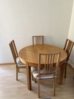 Ausziehbarer Esstisch aus Eiche und 4 Stühle