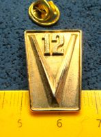 FORD V12 AUTO PIN LOGO GOLDIG GEPRÄGT
