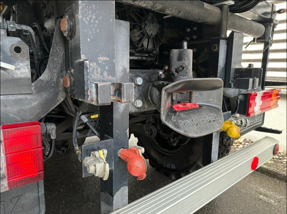 Mercedes-Benz Veicoli commerciali: Unimog U400 Kehrmaschine – Usato da Alpnach-Dorf venduto da Hess-Automobile 6