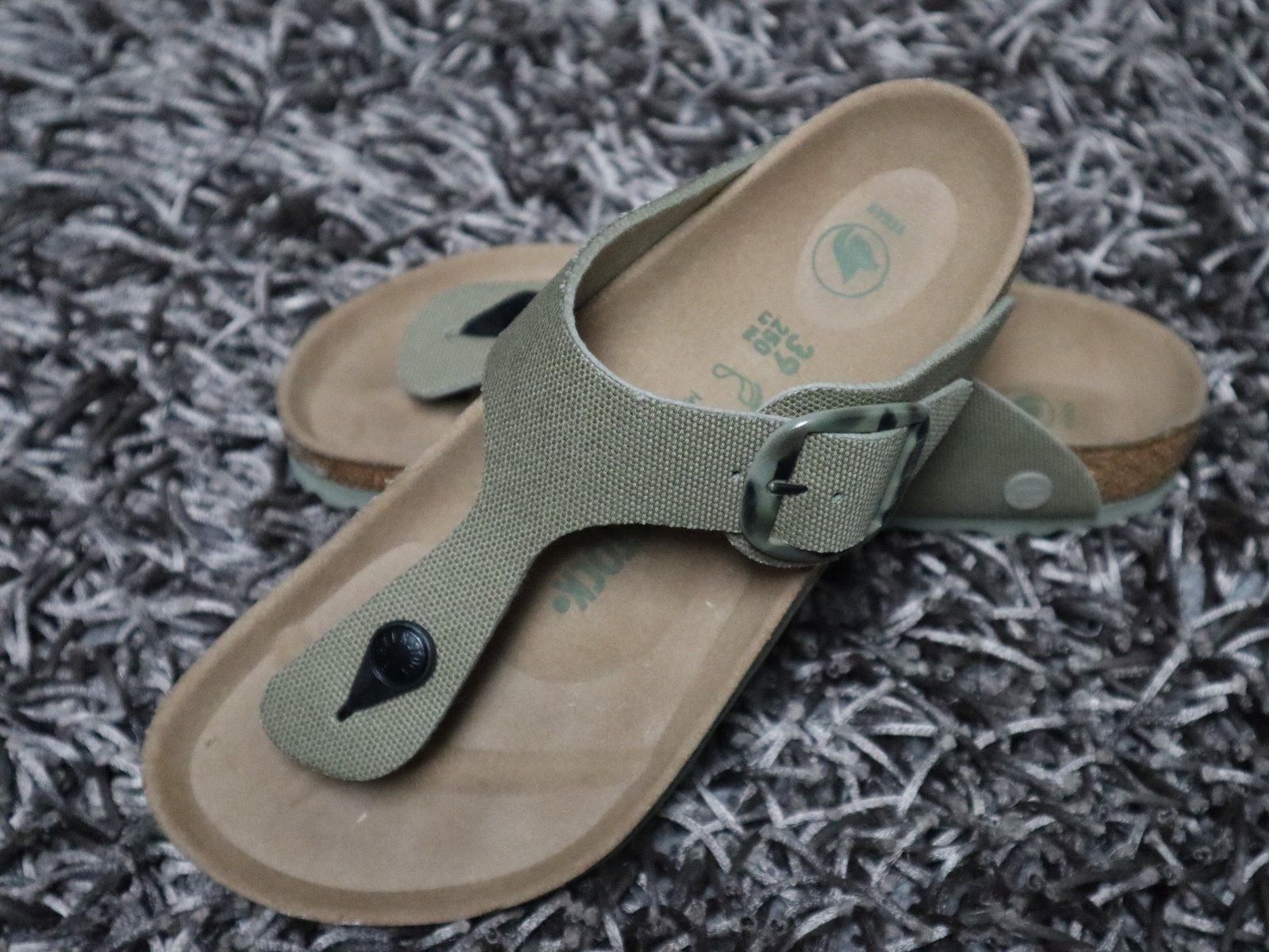 Birkenstock Chaussures femmes: Birkenstock, Gizeh Big Buckle, Gr. 39, eggshell, NEU – Neuf avec emballage d'origine à Wattwil par glueck 1