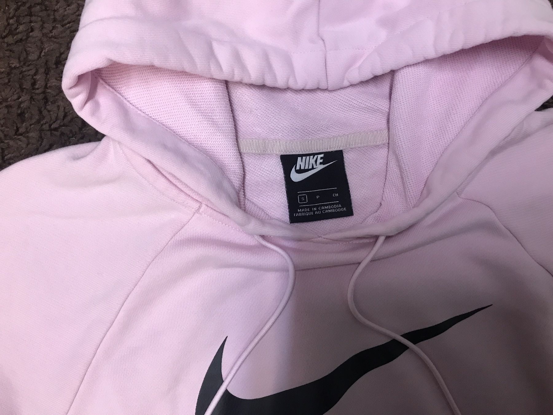 Nike Maglioni & Felpe: Nike Hoody rosa Gr S – Usato da St. Margrethen SG venduto da kellenbh 1