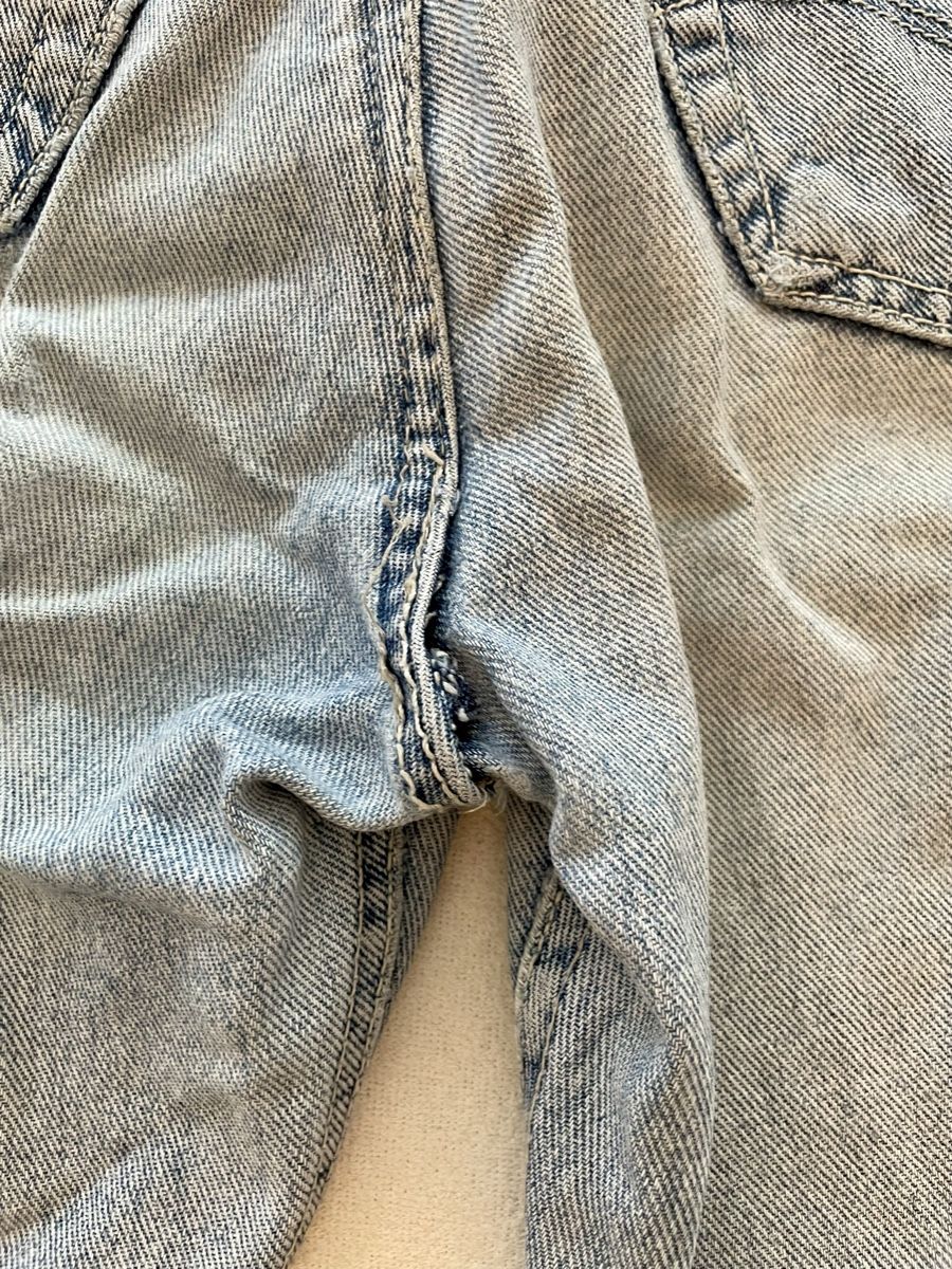 Jeans: hellblaue Jeans im Used-Look – Difettoso da Zürich venduto da vik_isi 4