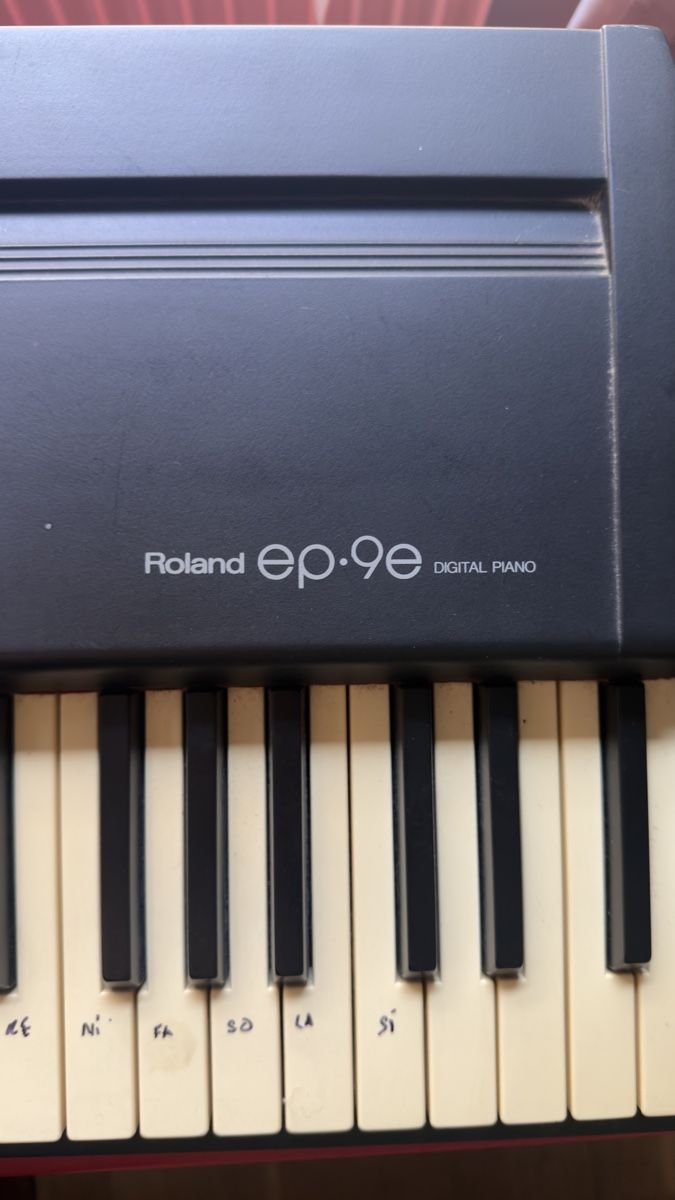 Roland Instruments de musique: Roland ep-9e Digital Piano – D'occasion à St Gallen par Alii 5