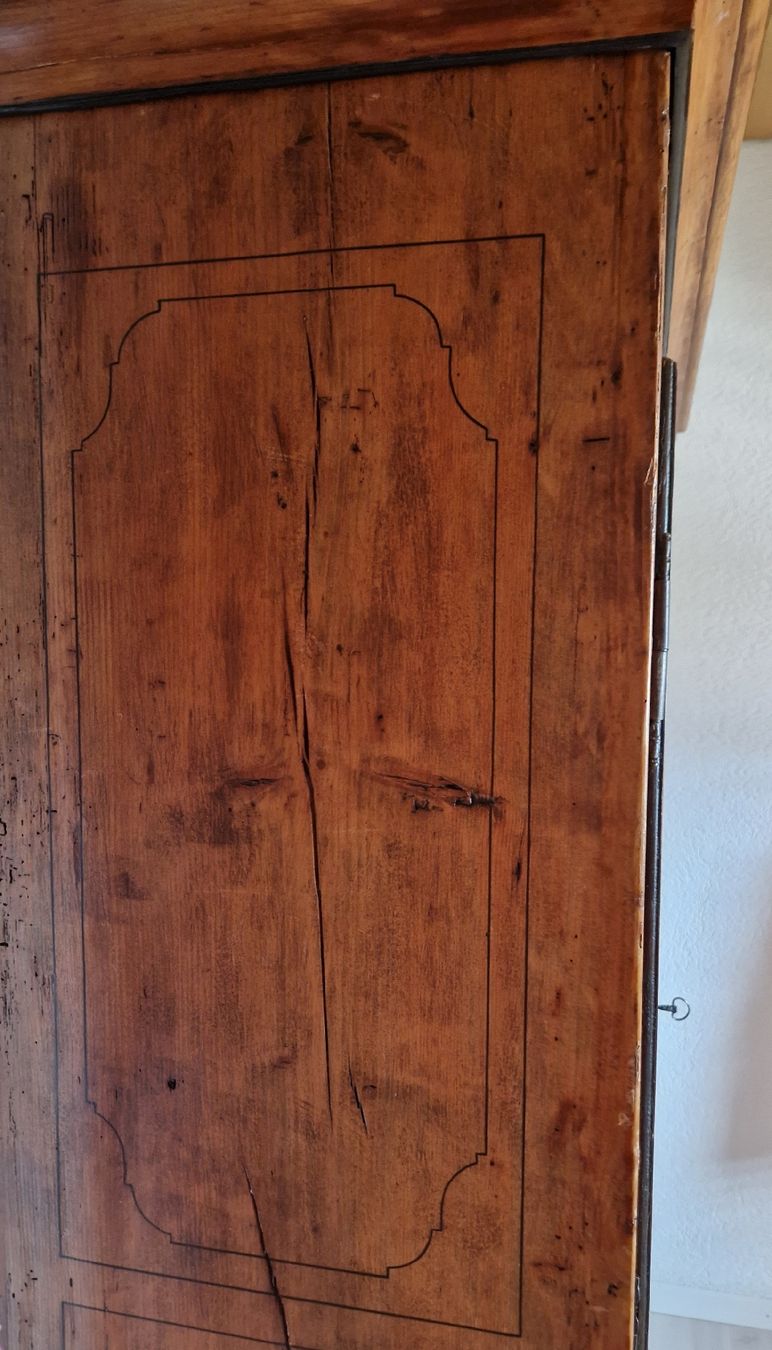 Armadi: Bauernschrank Holzschrank massiv – Usato da Lostorf venduto da kulturplatz 4